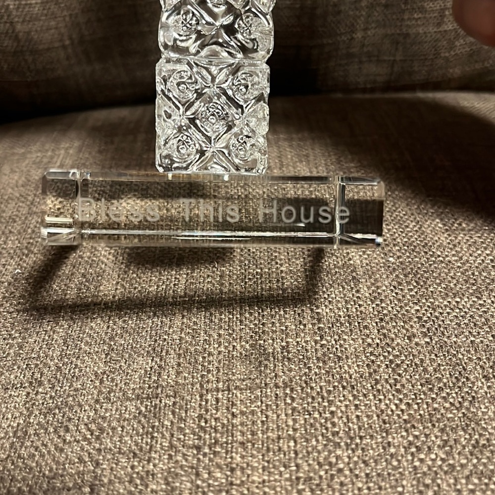 Oleg Cassini Crystal Cut Glass Cross "Bless This House" - Picture 5 of 7